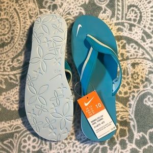 NWT Nike Flip Flops - Size 10
